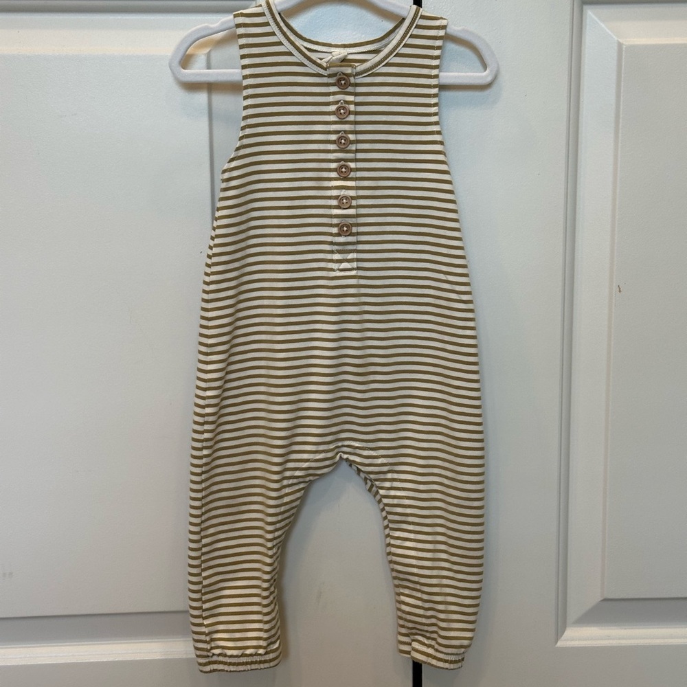 Quincy Mae White and Mustard/Gold Color Striped Jumpsuit 6-12m (like new)